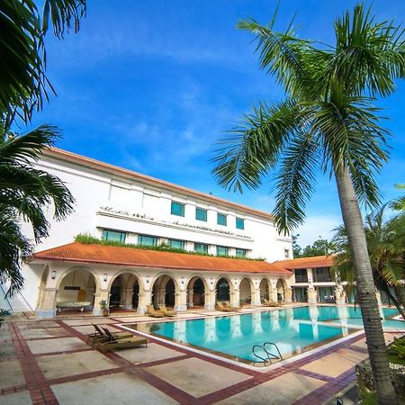 Waterfront Airport Hotel And Casino Île de Mactan Extérieur photo