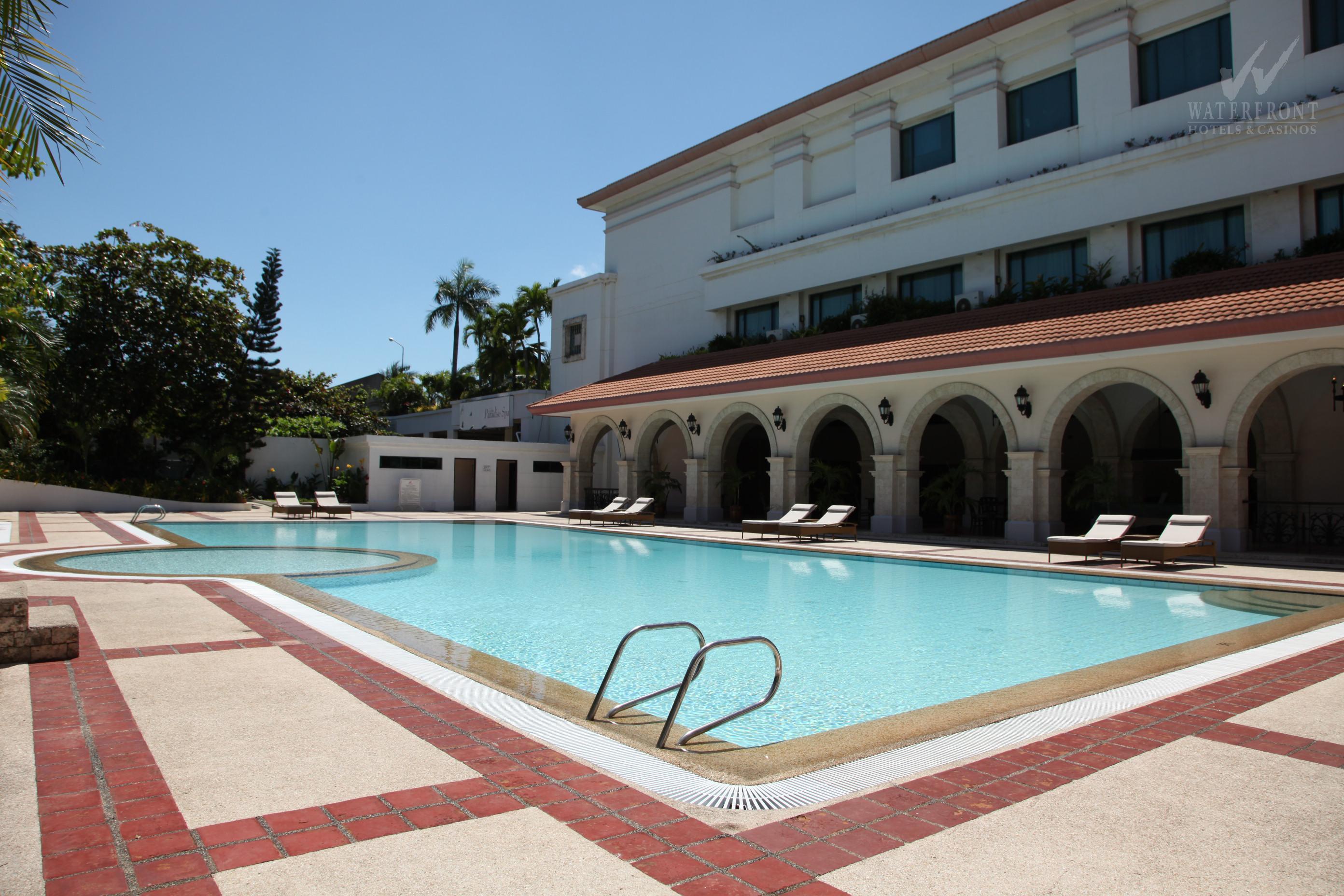 Waterfront Airport Hotel And Casino Île de Mactan Extérieur photo